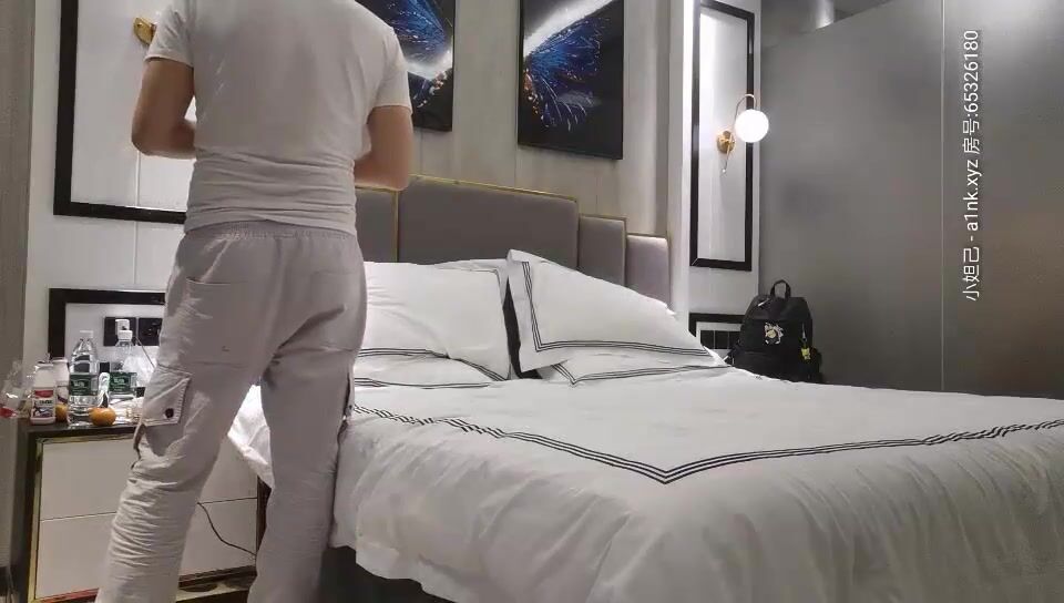 666小祁探花約了個白衣長發少婦啪啪，洗完澡穿上內衣口交調情大力抽插猛操