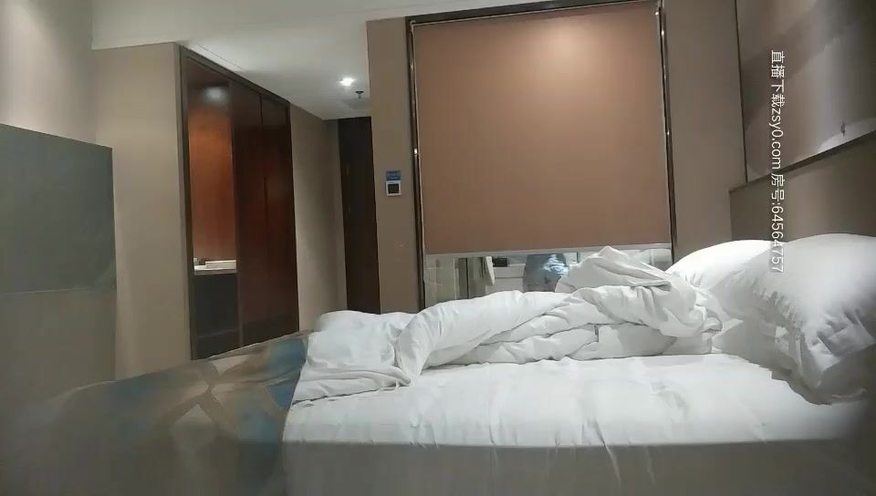 狼哥僱傭黑人留學生酒店嫖妓偷拍第一場和嫩妹子沒搞射憋得慌高價再約兩個淑女玩雙飛