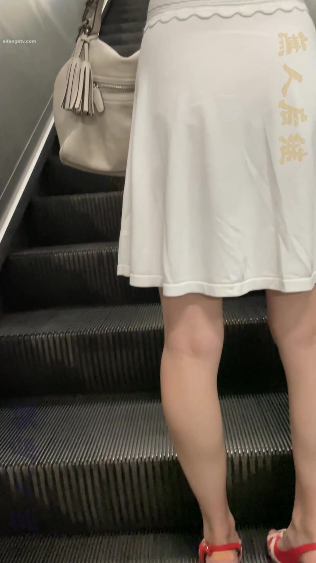 蕾丝裙底的诱惑