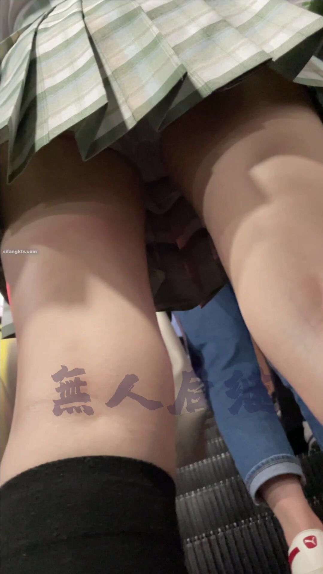 海航空姐裙底诱惑